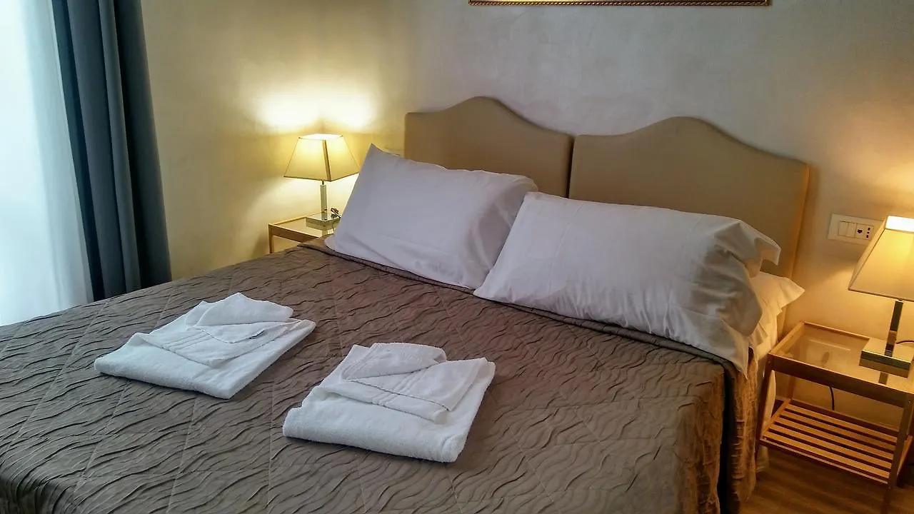 Amoroma Domus Bed & Breakfast  Rome